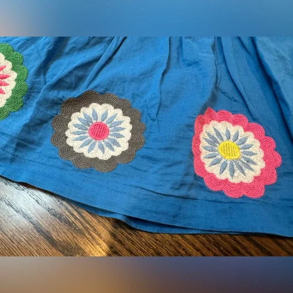Mini Boden 5-6 blue embroidered skirt medallions - Picture 3 of 10